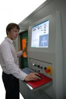 Utilisation du système de micro-usinage d'Oxford Lasers dédié à la recherche.